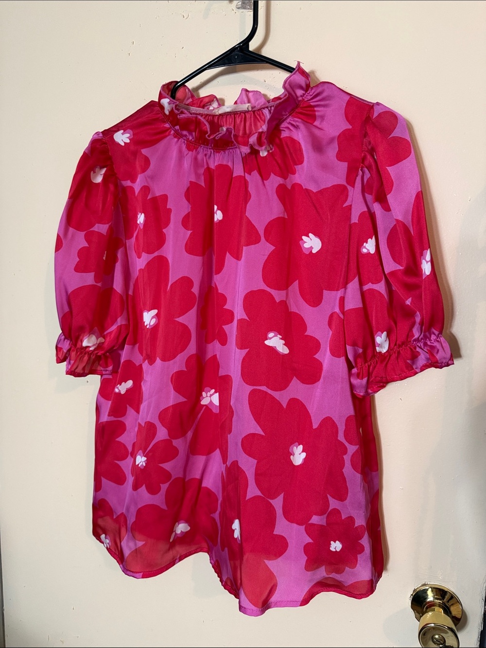 entro Pink and Red Floral Puff Sleeve Blouse